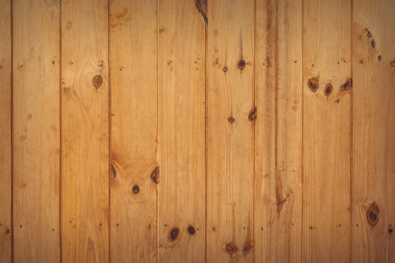 Read more about the article Cena impregnatu do drewna – jakie czynniki na nią wpływają?