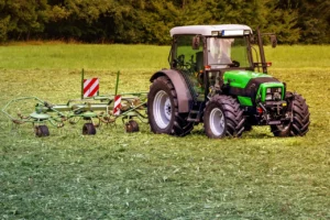 Read more about the article Elementy tnące: dlaczego warto wybierać oryginalne części do kosiarki dyskowej